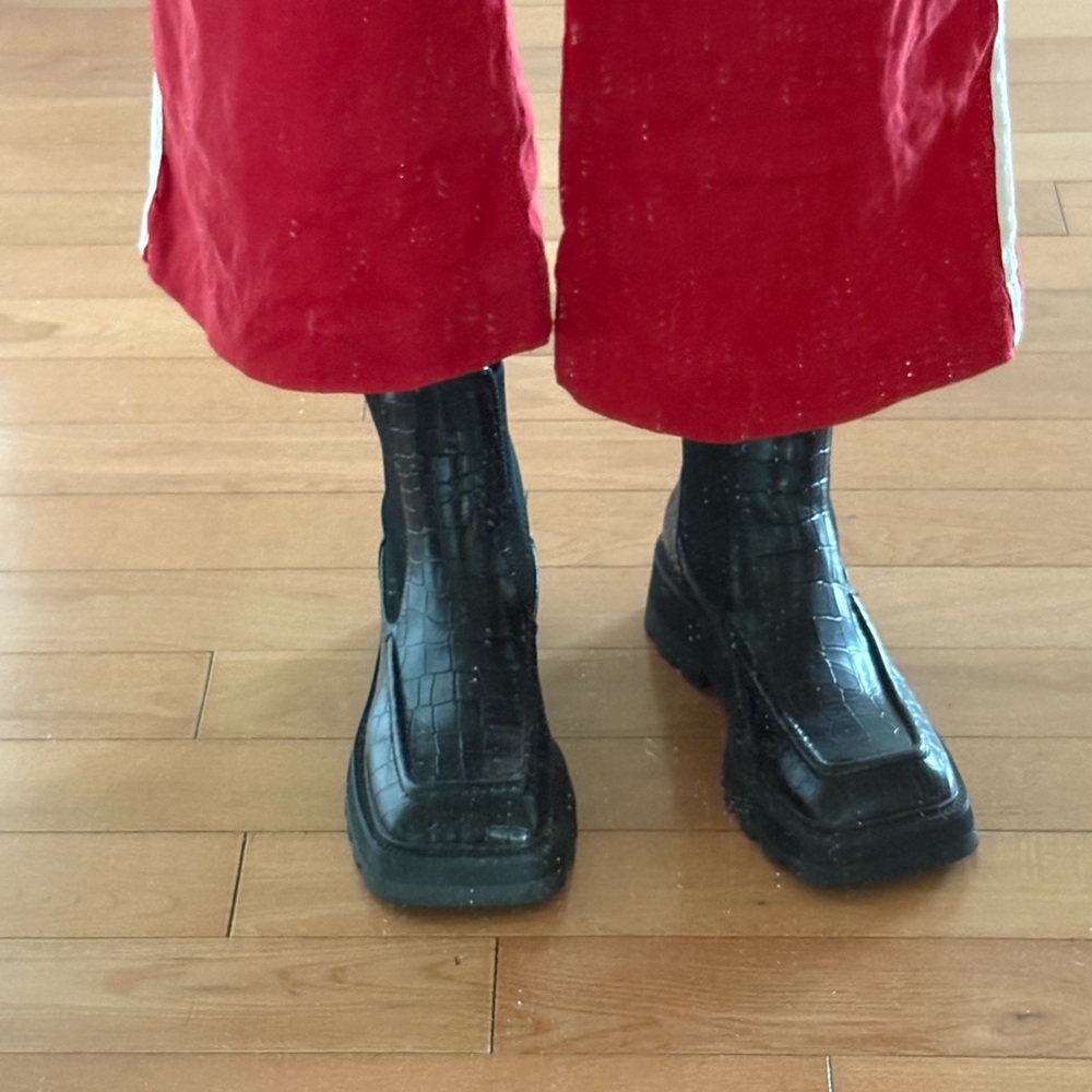 Intentionally Blank Black Croc-Embossed Platform Chelsea Boot - Women's - Picture 7 of 7